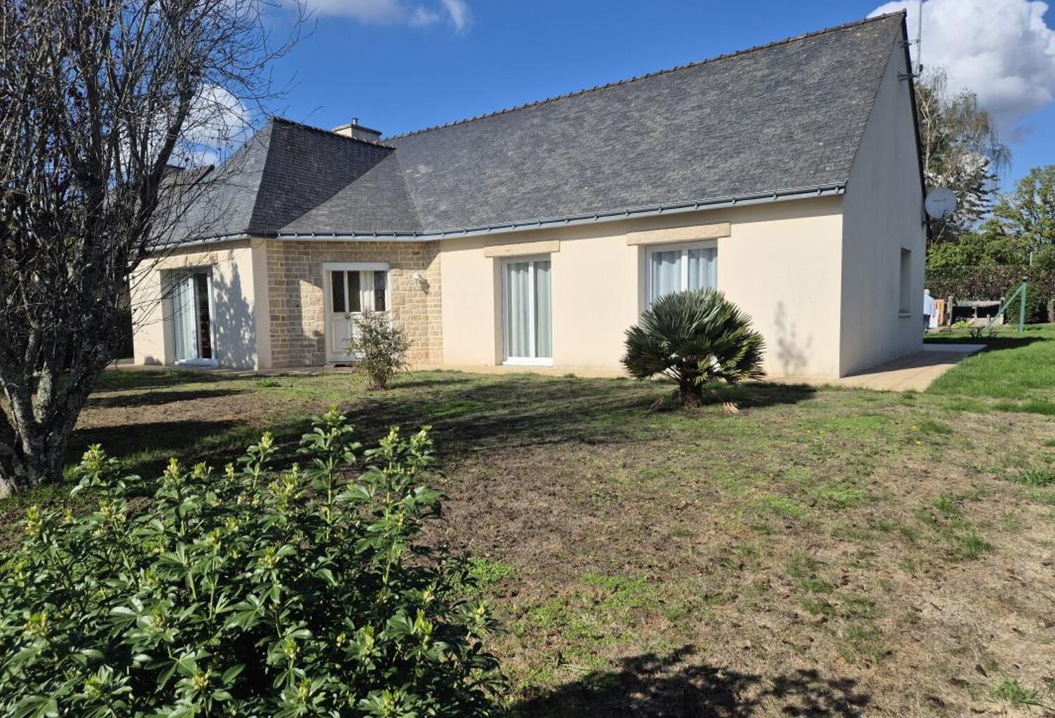BAINS-SUR-OUST Bourg - Maison 3 chambres - Jardin — photo 1