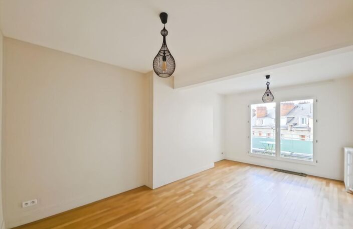👑 L'élégance du centre-ville : vaste 102 m² avec balcon, Rue Royale 🌿 — photo 2