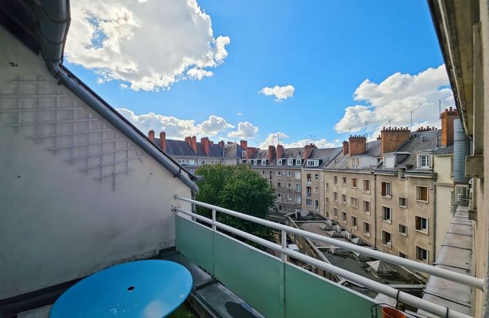 👑 L'élégance du centre-ville : vaste 102 m² avec balcon, Rue Royale 🌿 — photo 4