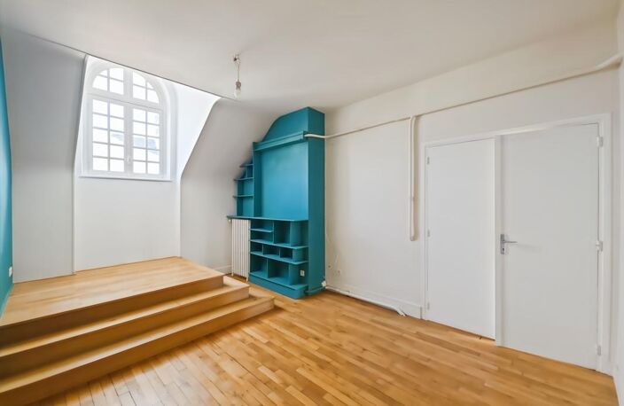 👑 L'élégance du centre-ville : vaste 102 m² avec balcon, Rue Royale 🌿 — photo 5