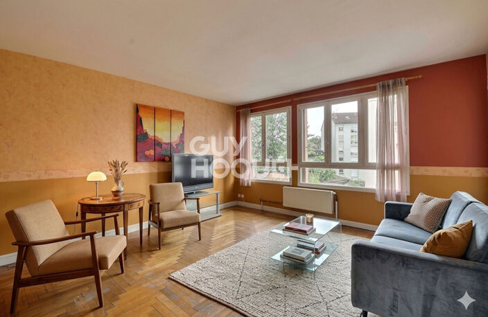 Montchat - Appartement T4 de 79 m²,  avec loggia, cave & garage, LYON 3ème (69003) — photo 3