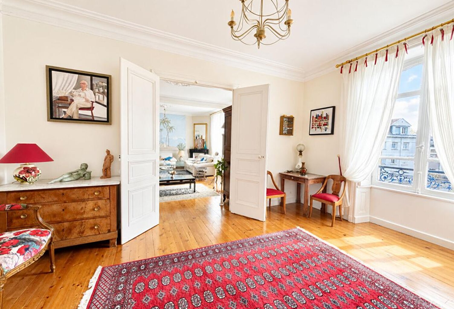Grand Appartement bourgeois 5 chambres, parking sécurisé et garage fermé — photo 1