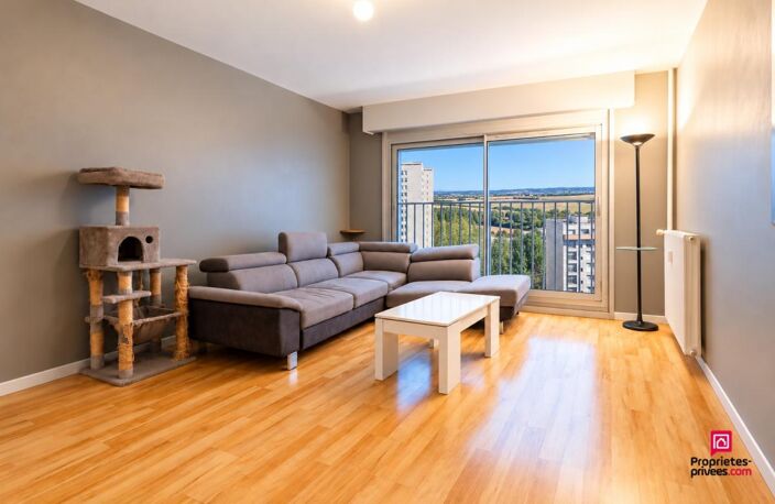 Vénissieux T3 de 66 m² avec ascenseur et vue dégagée — photo 2