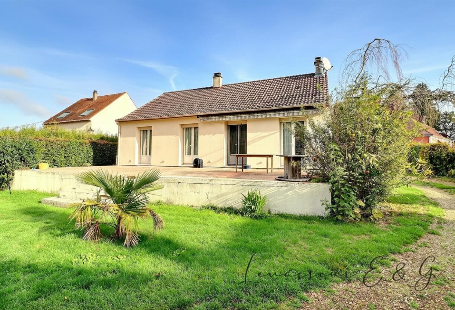 LA DRENNE - PAVILLON DE PLAIN-PIED AVEC SOUS-SOL TOTAL, TERRASSE DE 70 M² ET TERRAIN DE 1 144 M² — photo 1