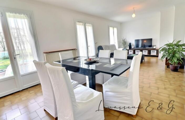 LA DRENNE - PAVILLON DE PLAIN-PIED AVEC SOUS-SOL TOTAL, TERRASSE DE 70 M² ET TERRAIN DE 1 144 M² — photo 2