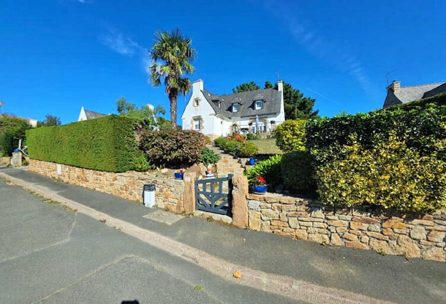 LANNION Maison familiale 6 pièces 148 m2 : sous-sol complet, 4 chambres et jardin de 1 215 m2 proche Côte de Granit Rose — photo 1