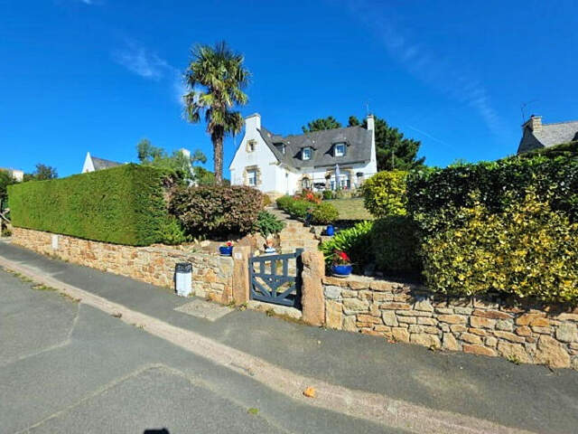 LANNION Maison familiale 6 pièces 148 m2 : sous-sol complet, 4 chambres et jardin de 1 215 m2 proche Côte de Granit Rose — photo du bien