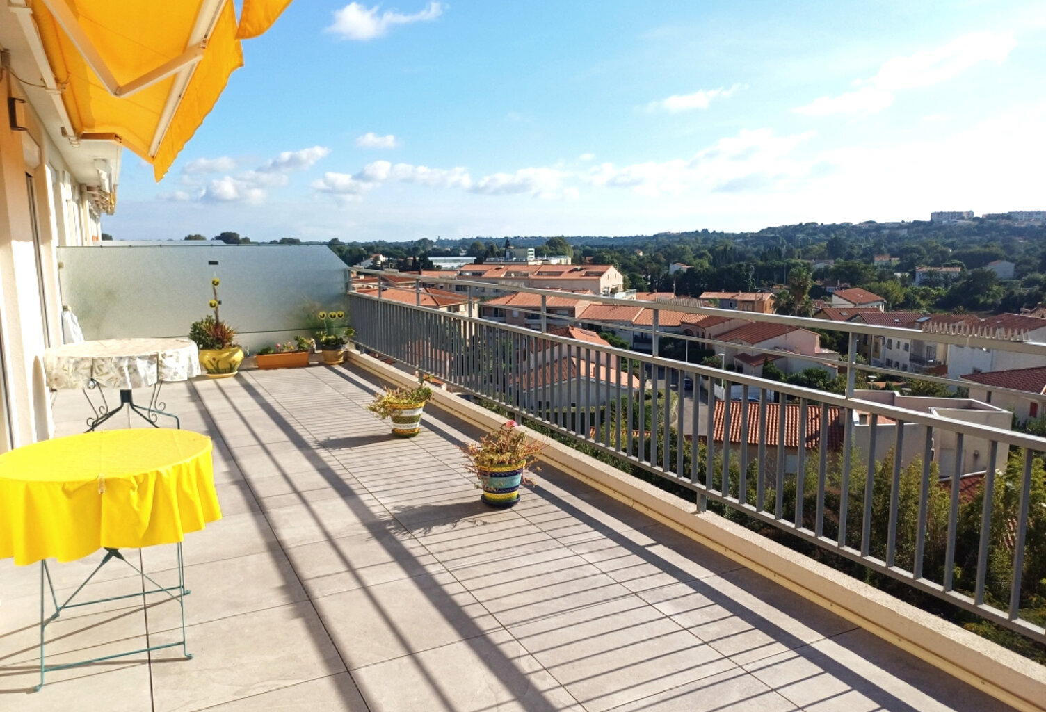 Perpignan quartier des fleurs, un 3 pièces au dernier étage avec terrasse — photo 1