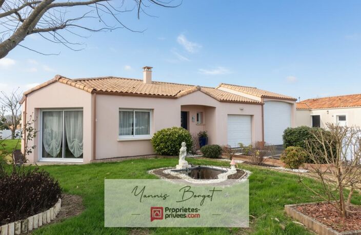 Maison plain-pied - 155 m² - Jardin - Garages et dépendances — photo 3
