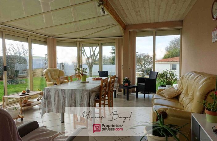 Maison plain-pied - 155 m² - Jardin - Garages et dépendances — photo 4