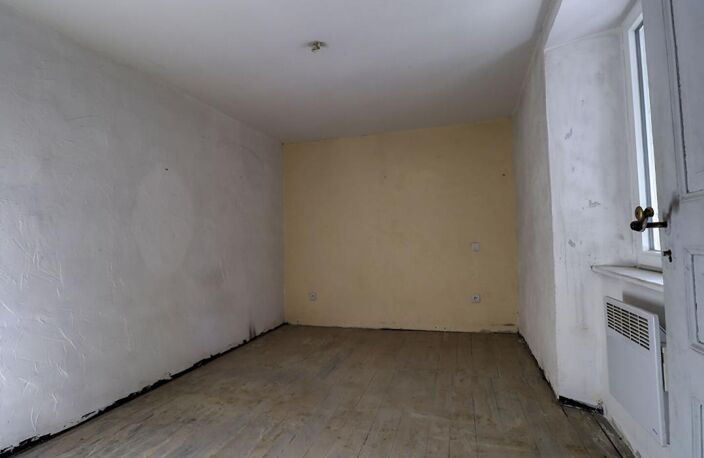 Maison 3 chambres avec grande terrasse et terrain de 2 300 m² bordé par une rivière — photo 5
