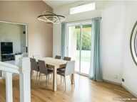 Maison Contemporaine, belle piscine, grande terrasse et double garage — photo 4
