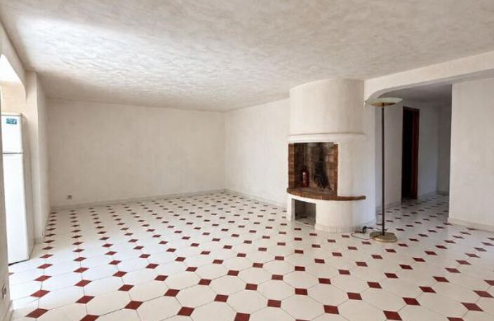 Appartement 85 m² à rénover - Quartier d'Anthéor - Belle terrasse avec cuisine d'été - 1 stationnement  - À 200 mètres de la plage — photo 3