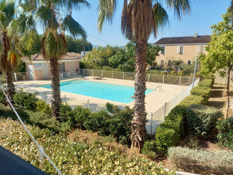 Le Luc en Provence (83), dans résidence sécurisée, appartement 2 pièces terrasse — photo 1
