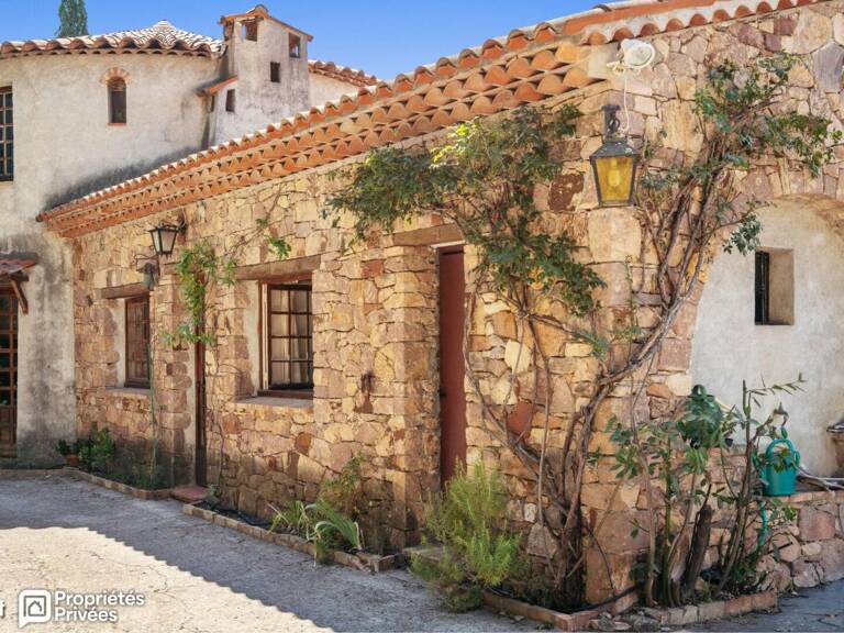 Bastide 7 pièces avec piscine et terrain de 13 000 m2 - Massif de l'Estérel — photo 1