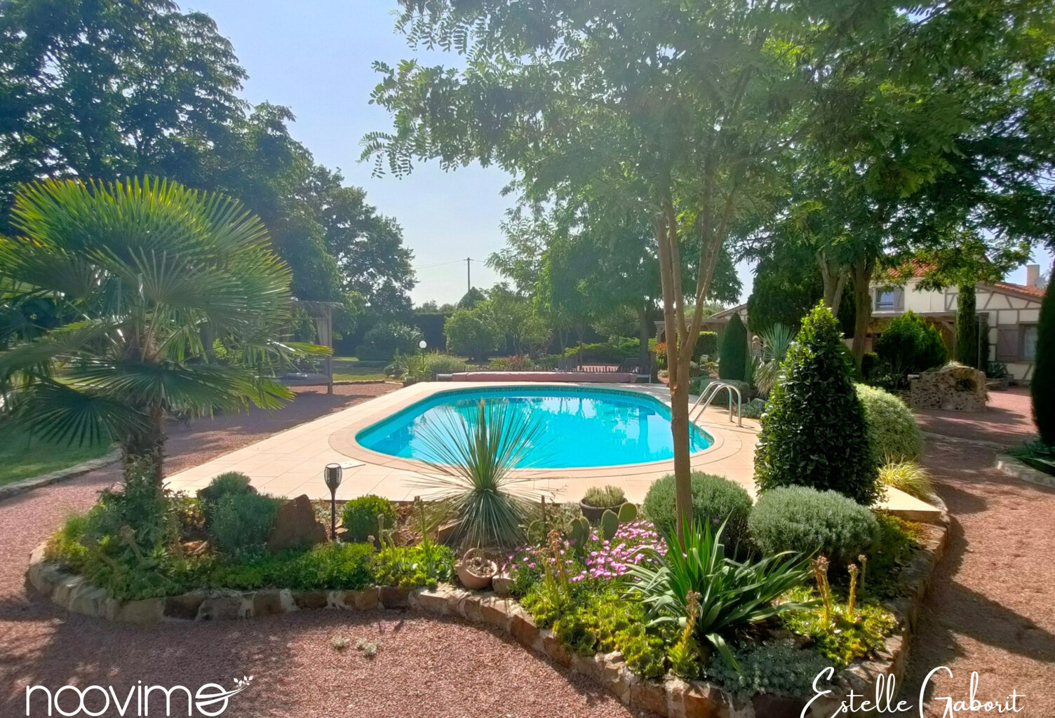 MAISON AVEC 3 CHAMBRES - DEPENDANCES - PISCINE — photo 1