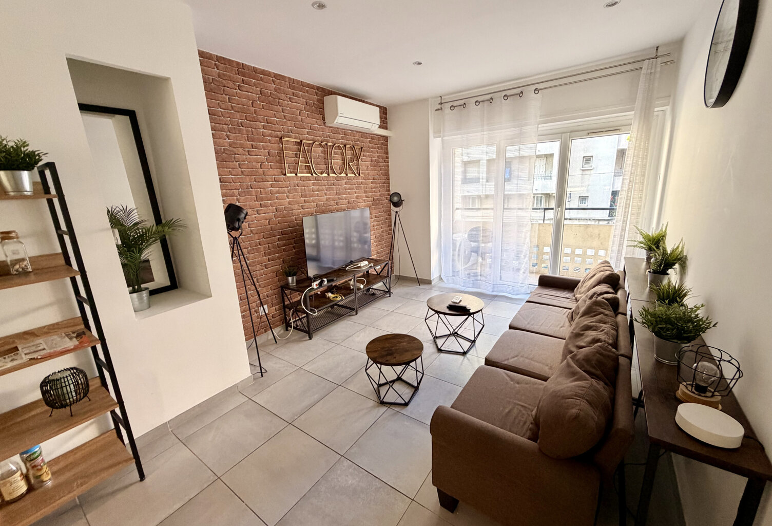 T6 100m2 avec terrasse  - Haute Ville — photo 1
