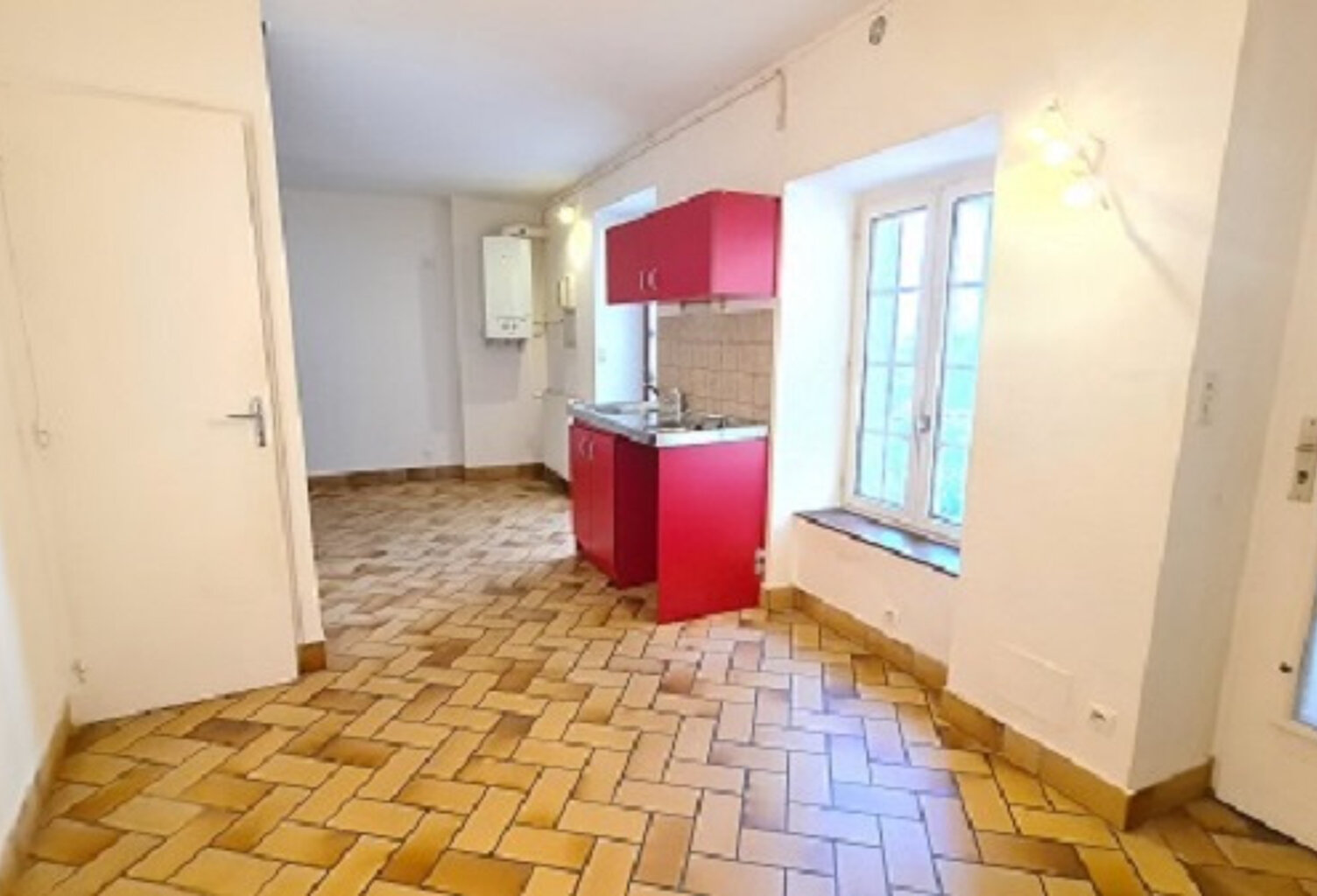 APPARTEMENT F2 ATYPIQUE EN TRIPLEX — photo 1