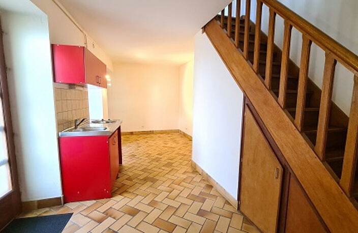 APPARTEMENT F2 ATYPIQUE EN TRIPLEX — photo 2