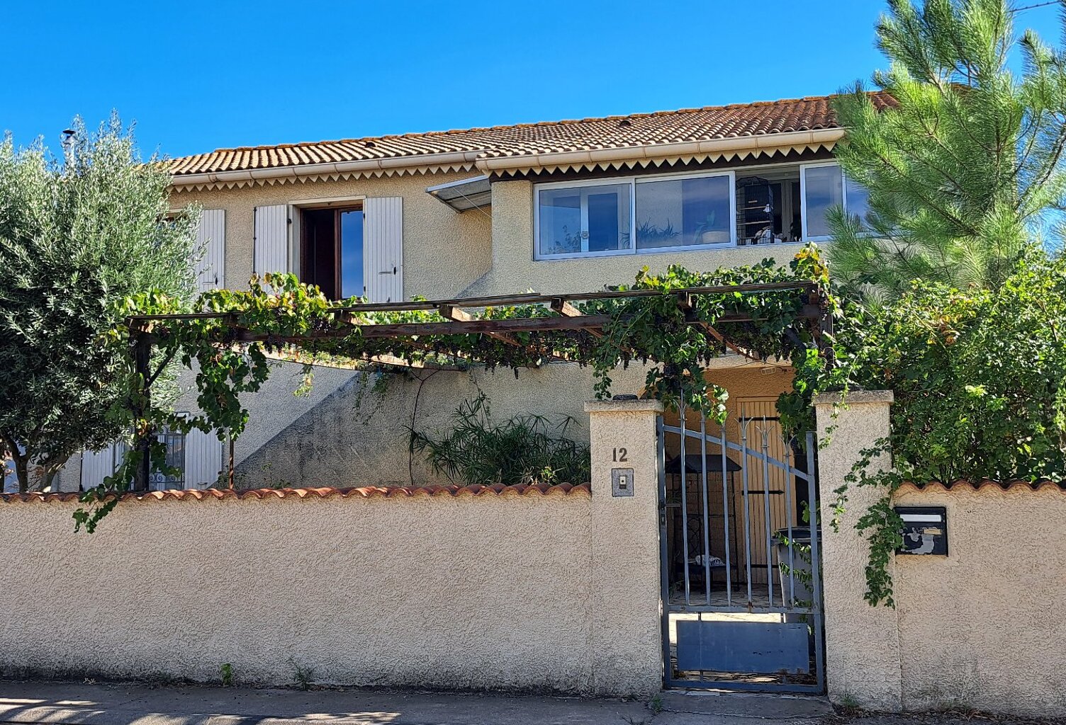 Villa — photo 1