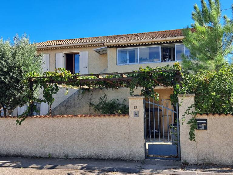 Villa — photo 1