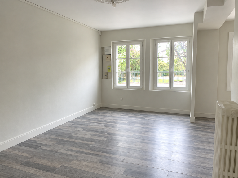APPARTEMENT F4 À BEAUGENCY — photo 1
