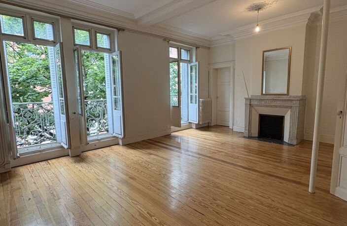 Honoré Serres - Beau T5 de 128m2 avec cave et stationnement — photo 2