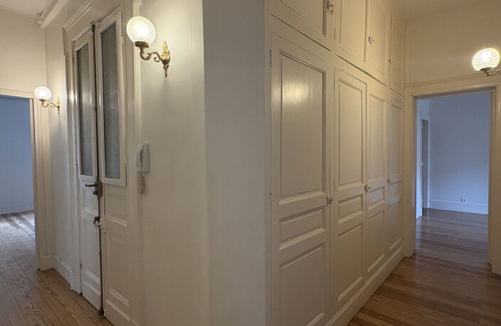 Honoré Serres - Beau T5 de 128m2 avec cave et stationnement — photo 3