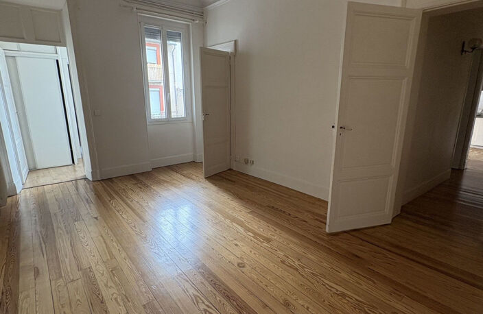 Honoré Serres - Beau T5 de 128m2 avec cave et stationnement — photo 5