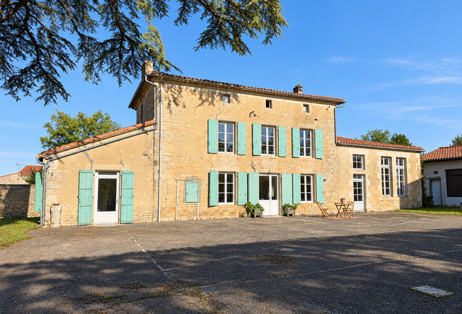 Tusson village de caractère : maison de 161 m2 avec plusieur — photo 1