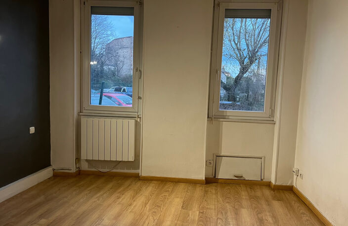 Studio non meublé - Guilhemery — photo 4
