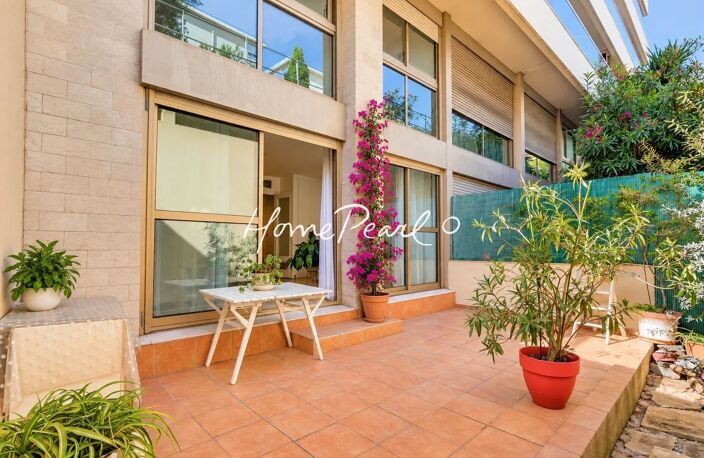 CARRE D'OR - STUDIO AVEC TERRASSE AU CALME ABSOLU — photo 2