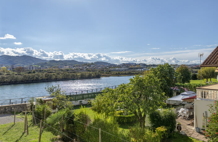 T3 relooké avec gout, bord de la Bidassoa avec vue montagne — photo 2