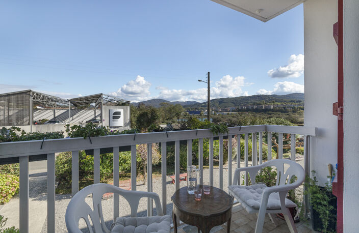 T3 relooké avec gout, bord de la Bidassoa avec vue montagne — photo 4