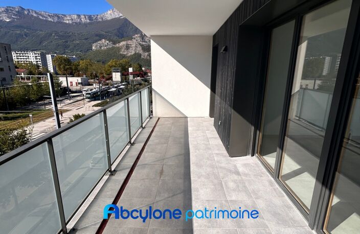 Superbe T3 avec balcon d'angle plein Sud et vue dégagée sur — photo 4
