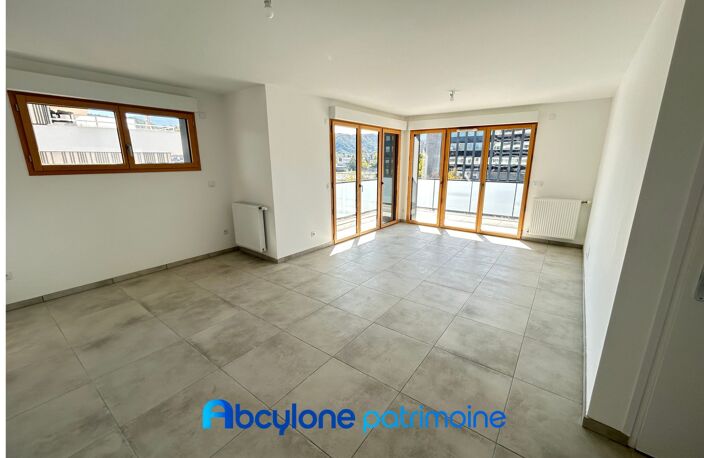 Superbe T3 avec balcon d'angle plein Sud et vue dégagée sur — photo 5