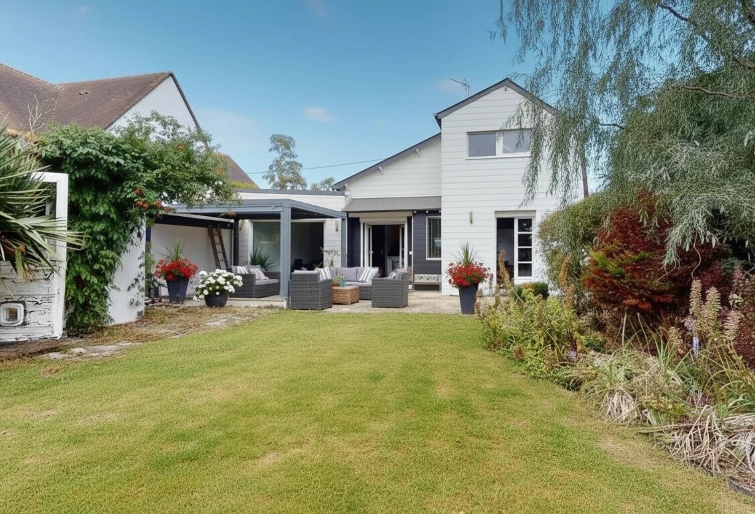 Magnifique maison avec piscine et cadre verdoyant — photo 1