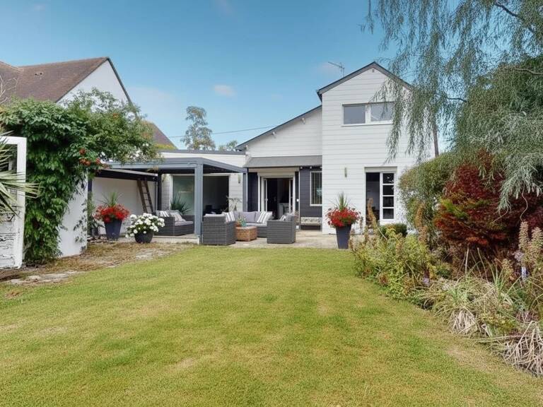 Magnifique maison avec piscine et cadre verdoyant — photo 1