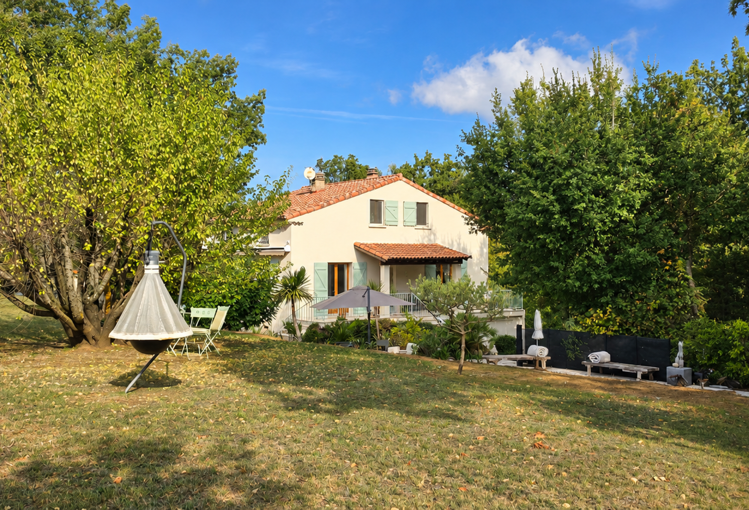 Le charme provençal, une piscine et un écrin de verdure — photo 1
