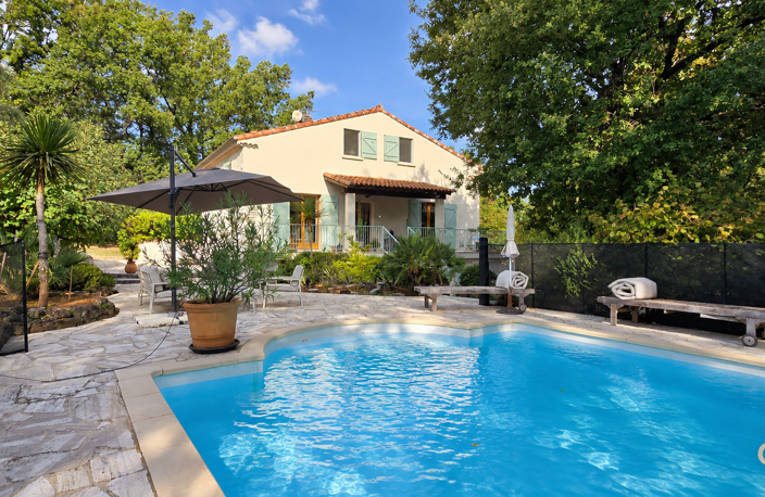 Le charme provençal, une piscine et un écrin de verdure — photo 2