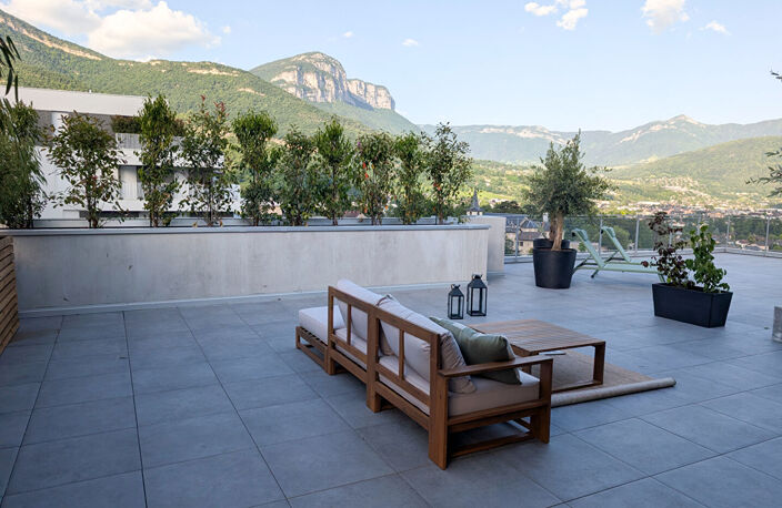 BASSENS - T3 DERNIER ETAGE AVEC TERRASSE PANORAMIQUE — photo 3