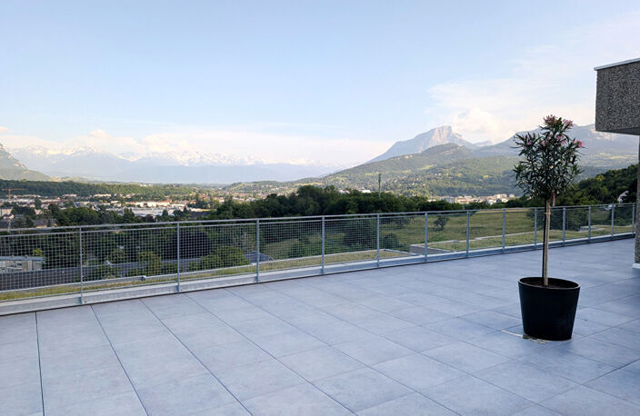 BASSENS - T3 DERNIER ETAGE AVEC TERRASSE PANORAMIQUE — photo 4