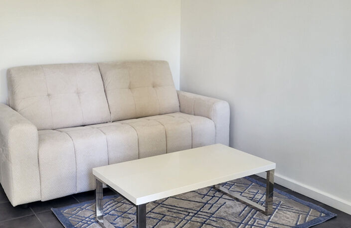 chevilly Larue location meublée  sur parc arborée , 37 m2  loyer 990 euros — photo 5