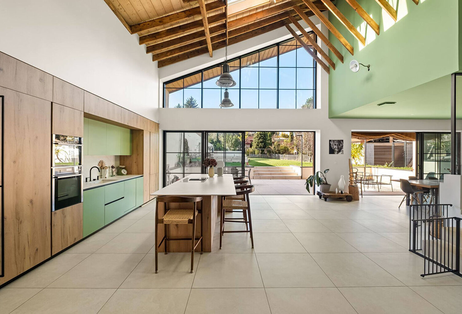 La renaissance d'une usine en maison d'architecte au coeur de Charly — photo 1