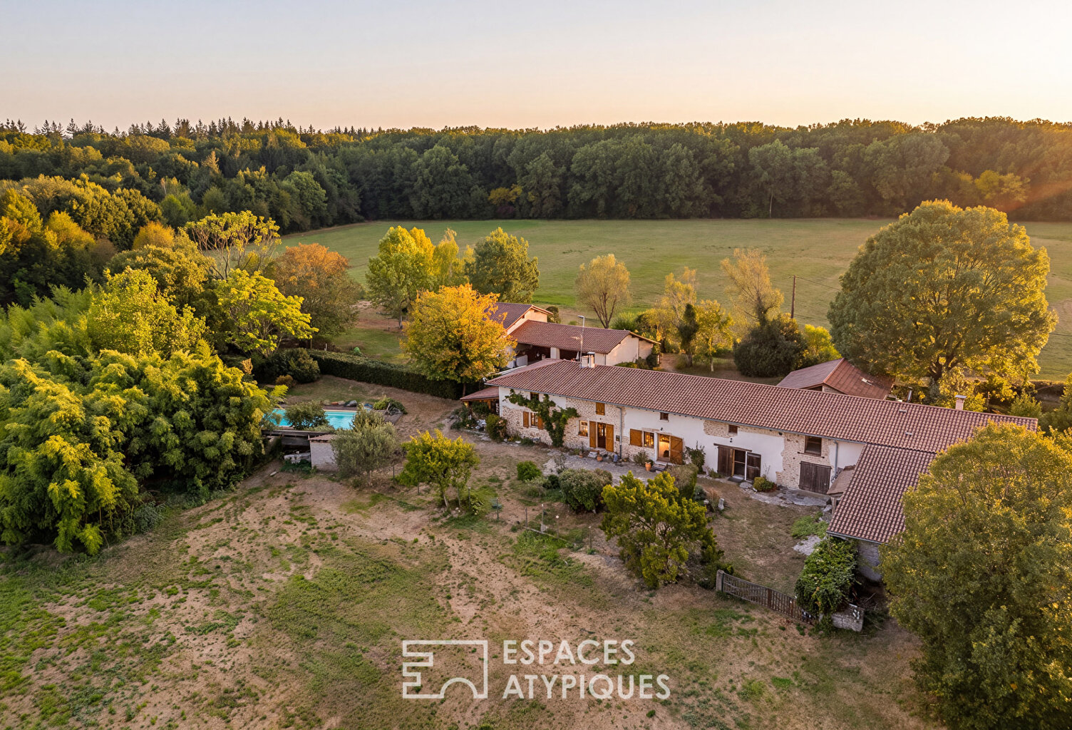 Corps de ferme 178 m2 avec piscine + Gîte indépendant de 60 m2 — photo 1