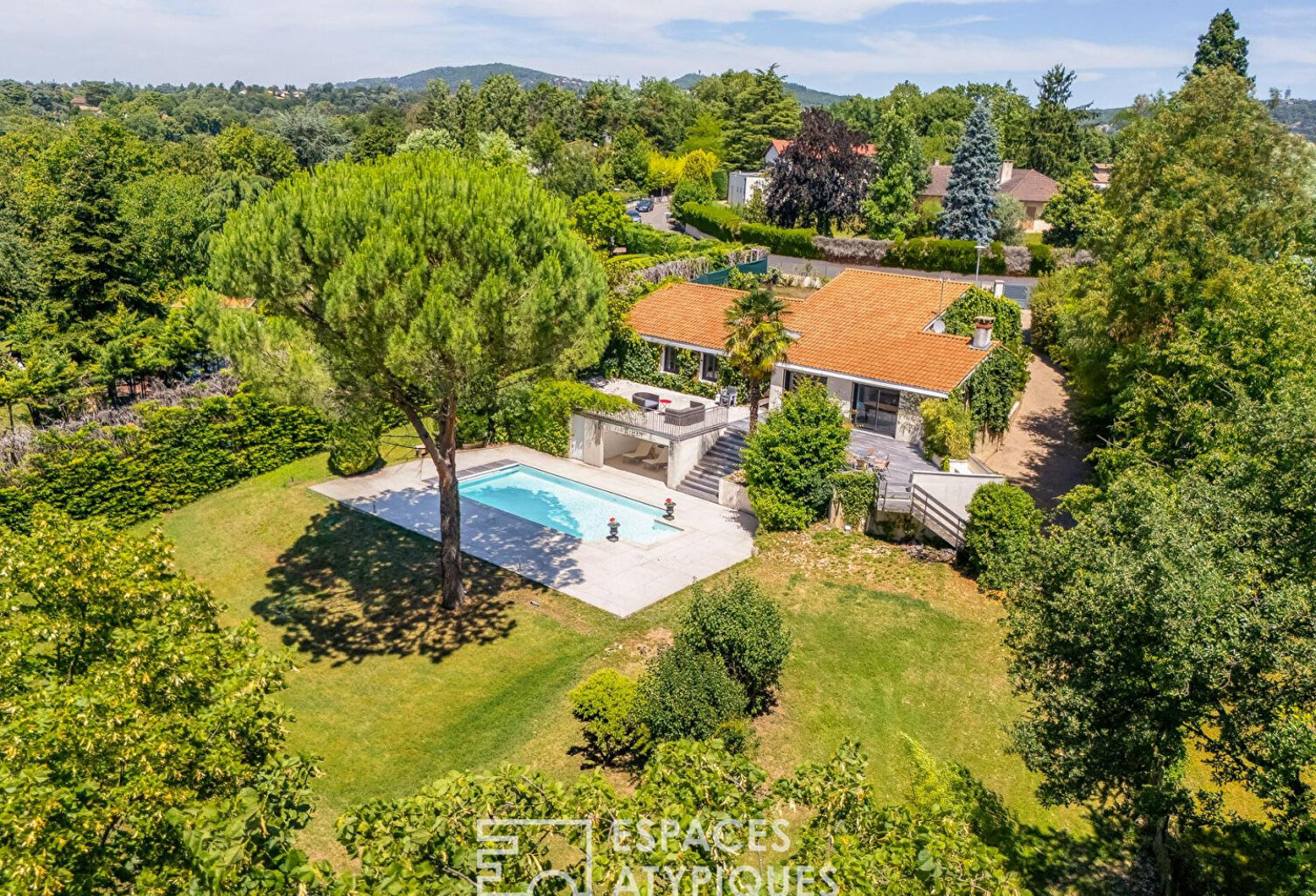 Maison de caractère avec piscine et vue dégagée à Saint-Didier-au-Mont-d'Or — photo 1
