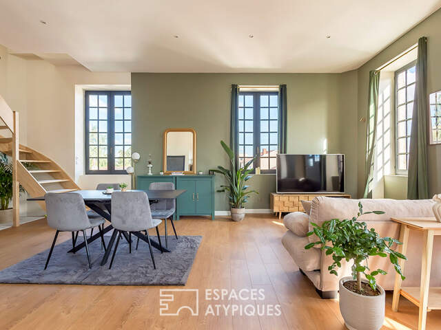Duplex rénové avec balcon dans une bâtisse — photo du bien