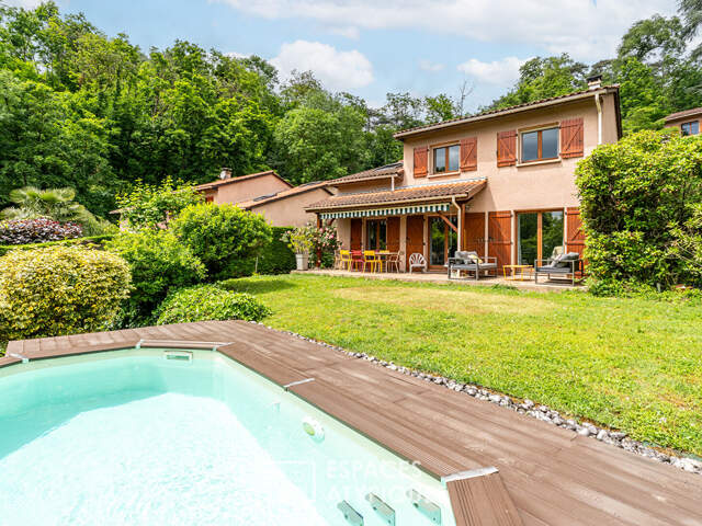 Maison familiale au calme dans un écrin de verdure — photo du bien