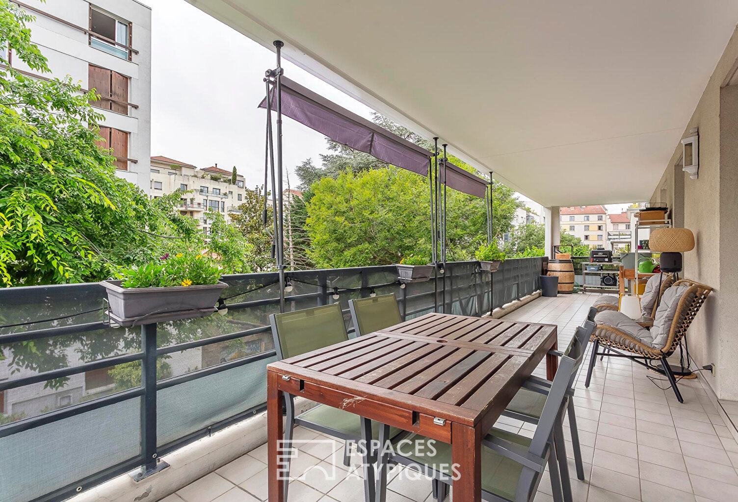 Appartement contemporain avec terrasse et son garage double proche Monplaisir — photo 1