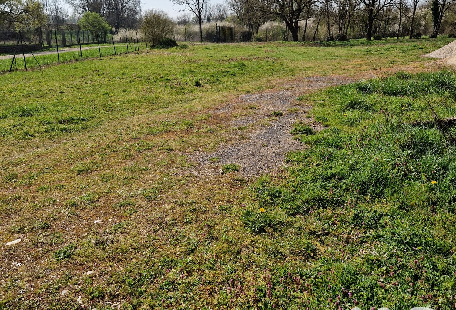 Vente Terrain 1 368 m&sup2; — photo 1